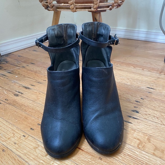 Grey City Leather Cut Out Ankle Booties - Picture 5 of 5